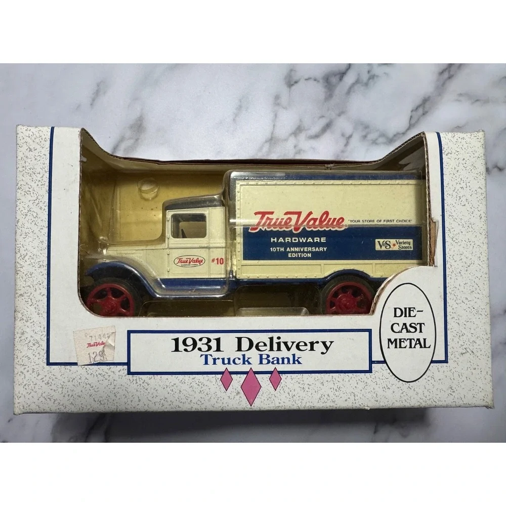 ERTL 1931 Hawkeye True Value Delivery Truck Bank + key 1:34 10th Anniversary